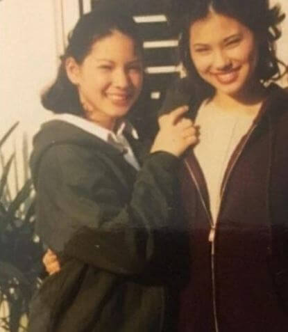 Sara Potts with her sister Olivia Munn during earlier days.